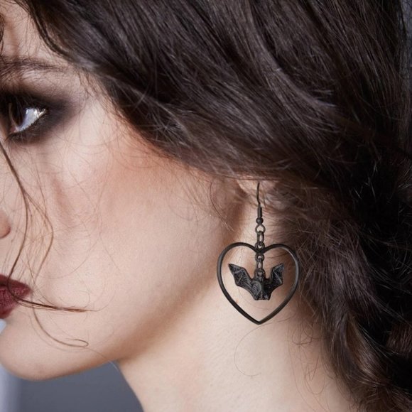 ROMWE Jewelry - Goth Heart And Bat Drop Earrings